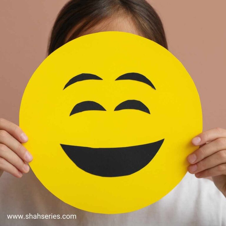 girl hold smile emoji